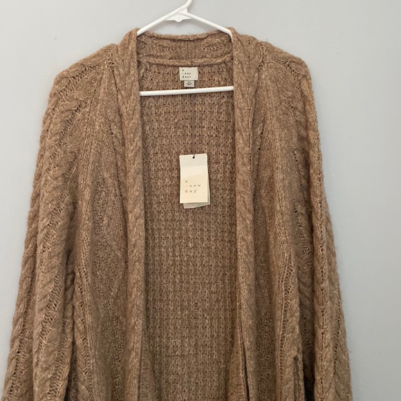 Over sized sweater. Brand new never worn - Picture 1 of 3